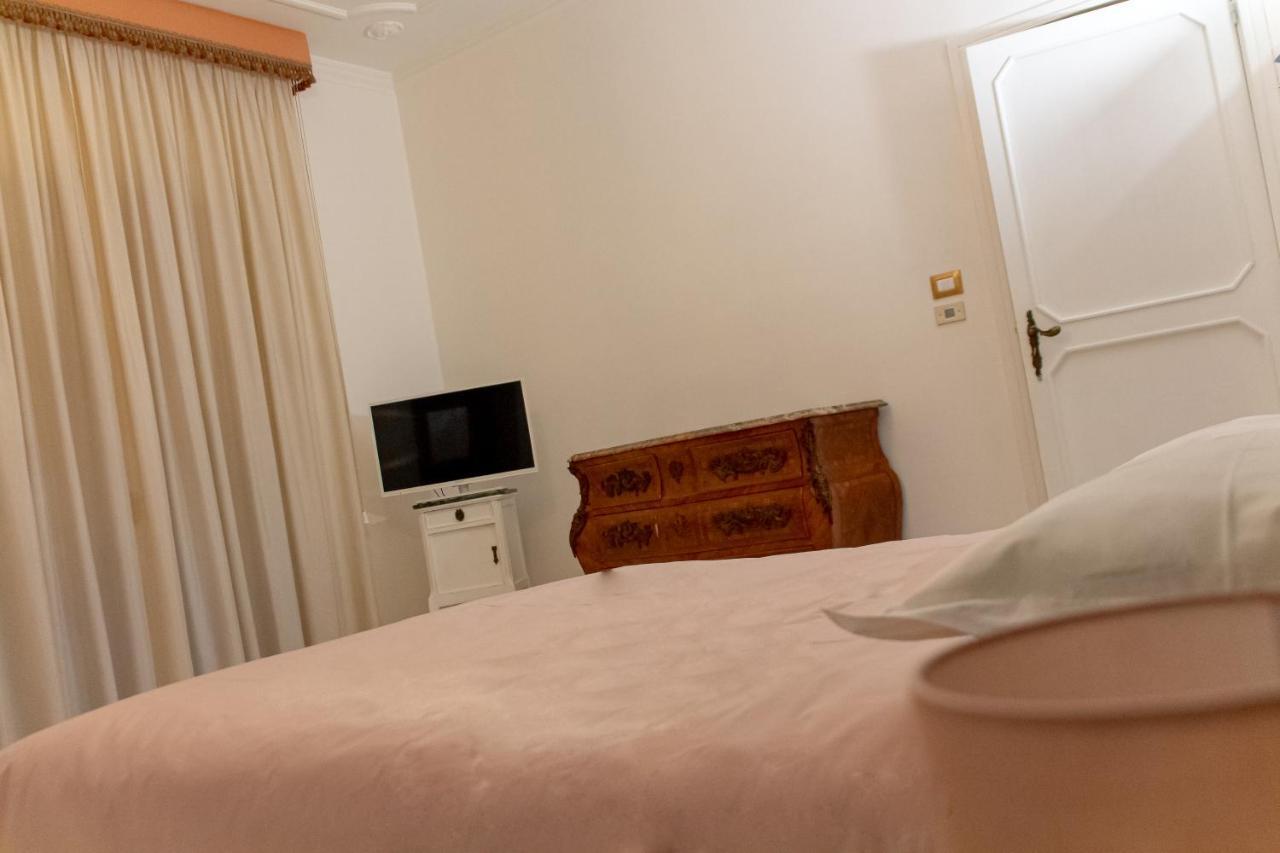 Interno 9 Hotell Bari Exteriör bild